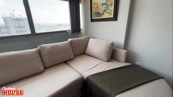 Jovem brasileira realizando desejo de fazer sexo anal com homem preto de pau enorme