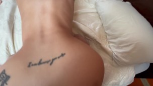 Nalgona de tinder atendida en cuarto de hotel, le gusta follar duro! Parte 2