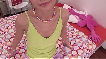 Petite Babe gets Analized on the Bed